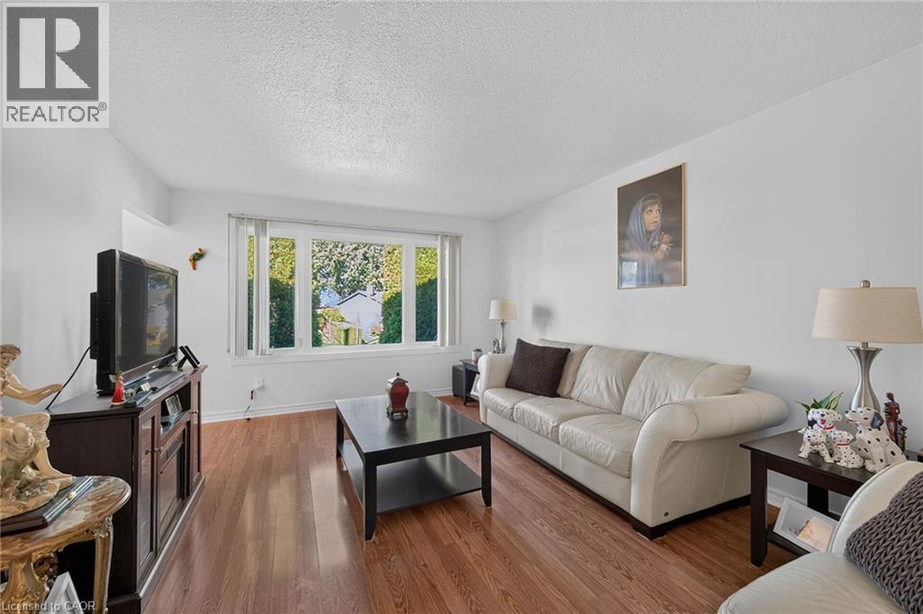 411 Queen Victoria Drive Property Photo 10