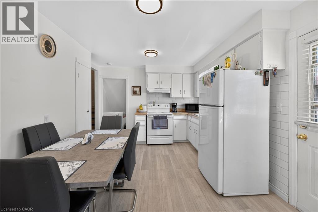 411 Queen Victoria Drive Property Photo 14