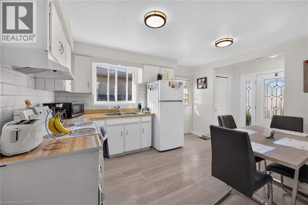 411 Queen Victoria Drive Property Photo 15