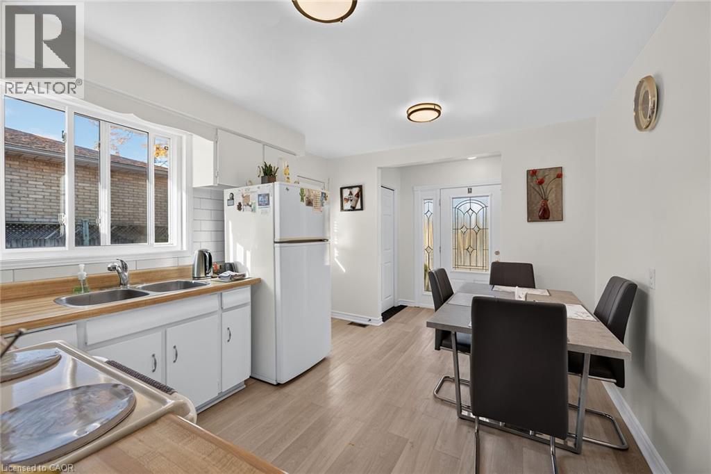 411 Queen Victoria Drive Property Photo 16