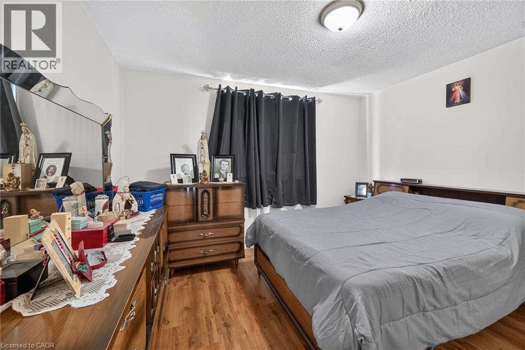 411 Queen Victoria Drive Property Photo 26