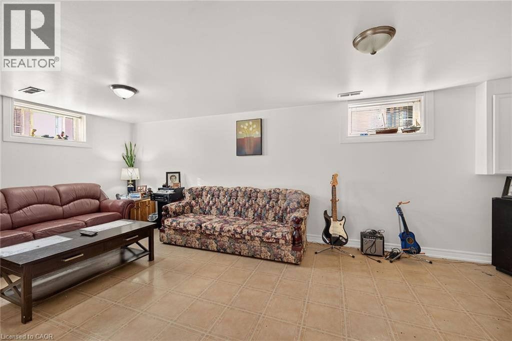 411 Queen Victoria Drive Property Photo 34