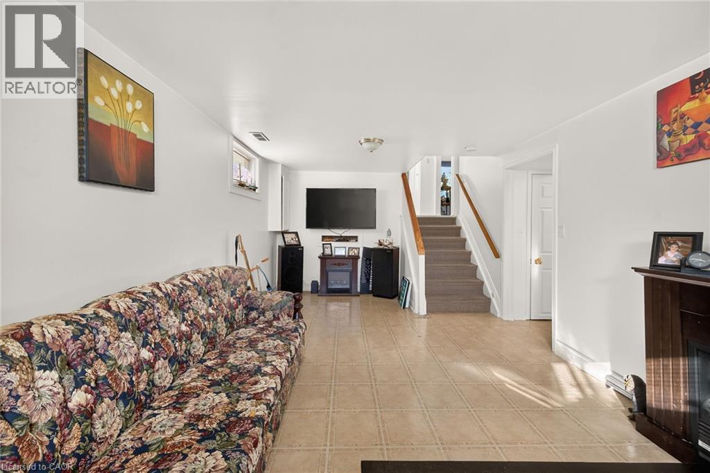 411 Queen Victoria Drive Property Photo 36