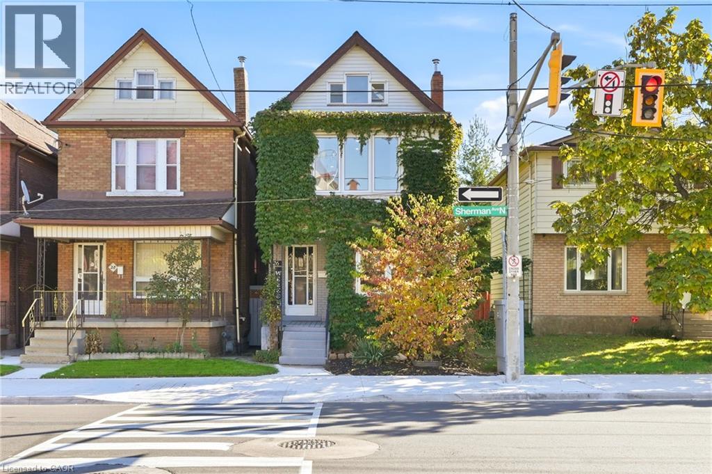 26 SHERMAN Avenue N Property Photo 1