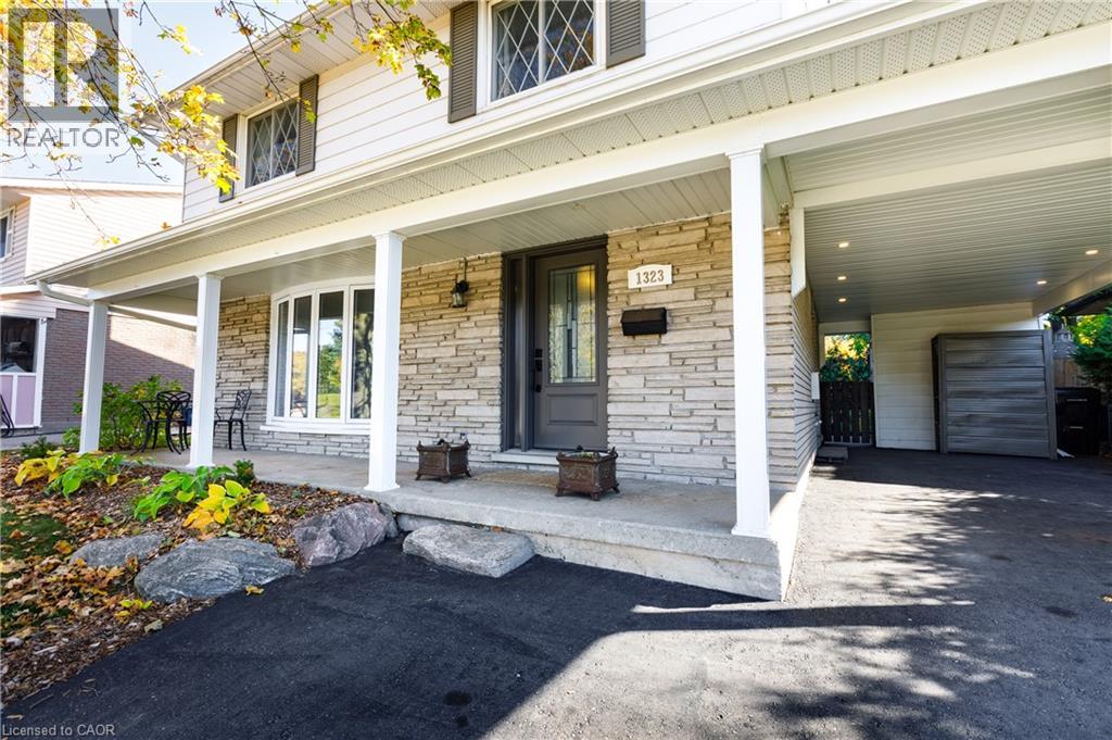 1323 Queen's Boulevard Property Photo 3