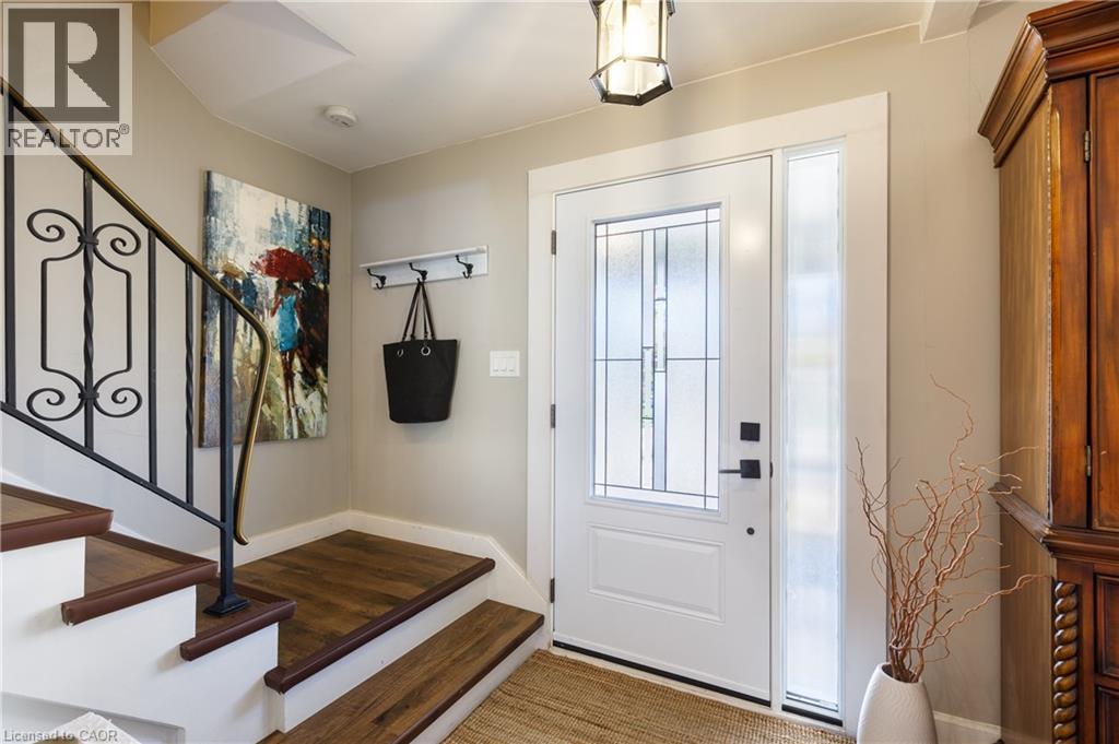 1323 Queen's Boulevard Property Photo 4
