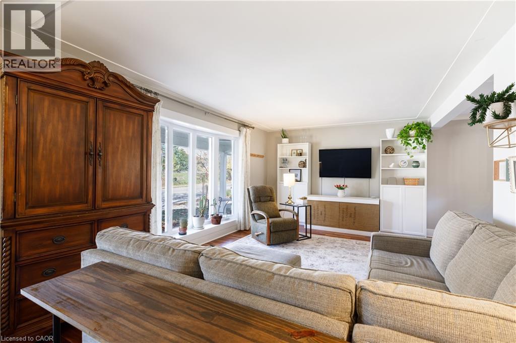 1323 Queen's Boulevard Property Photo 7