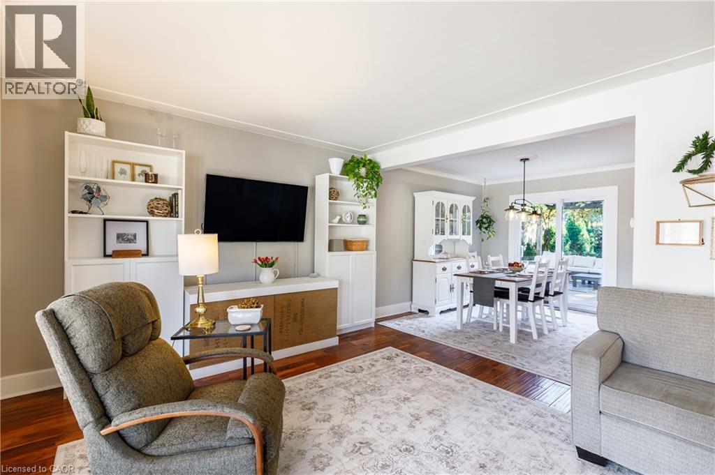 1323 Queen's Boulevard Property Photo 8