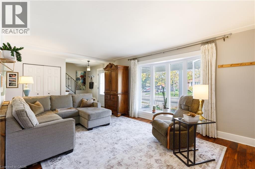 1323 Queen's Boulevard Property Photo 10