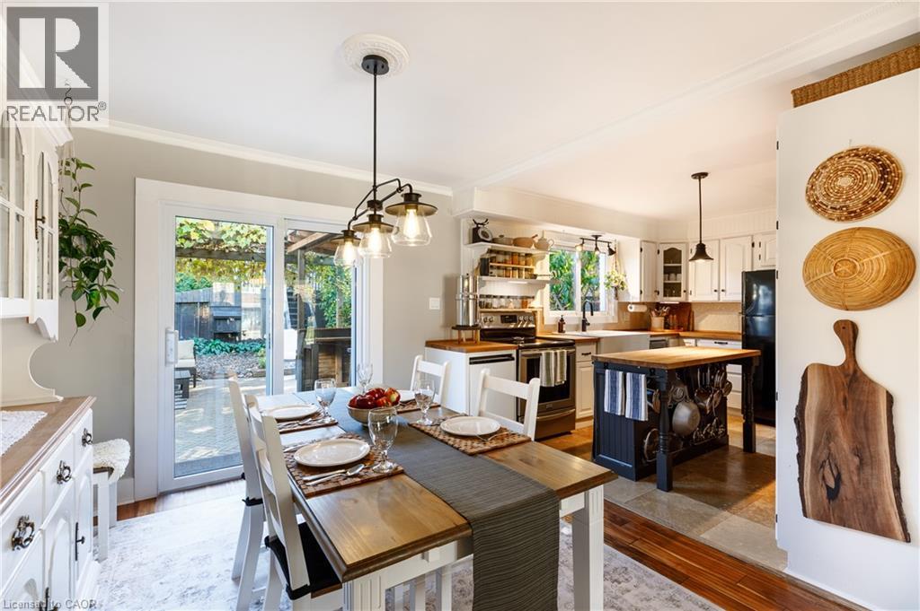 1323 Queen's Boulevard Property Photo 12