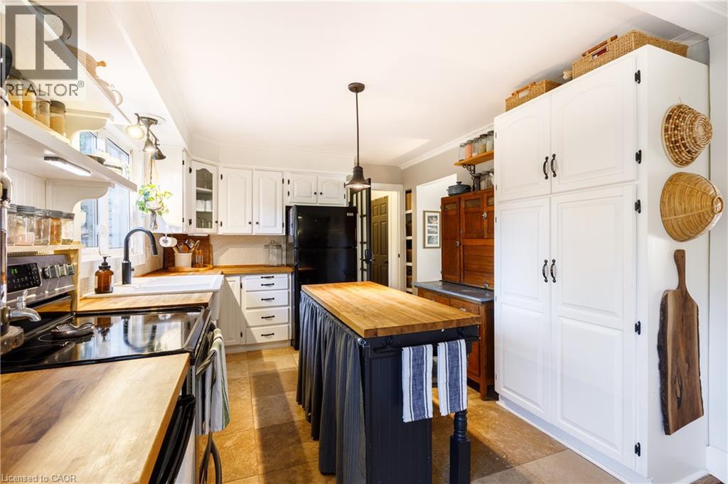 1323 Queen's Boulevard Property Photo 14