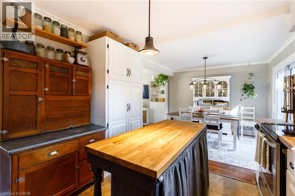 1323 Queen's Boulevard Property Photo 16
