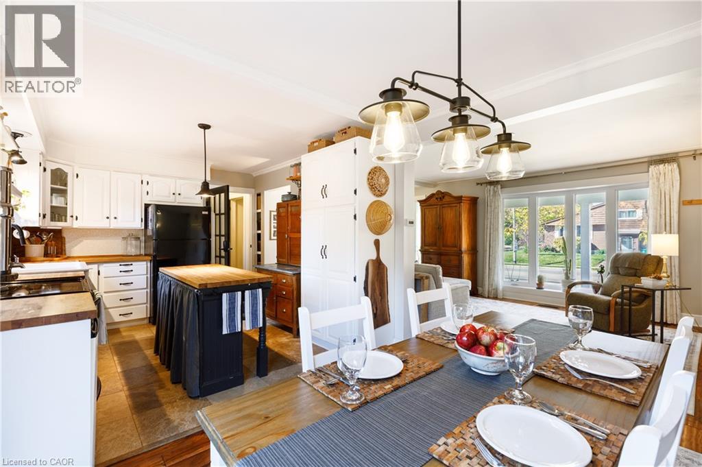1323 Queen's Boulevard Property Photo 17