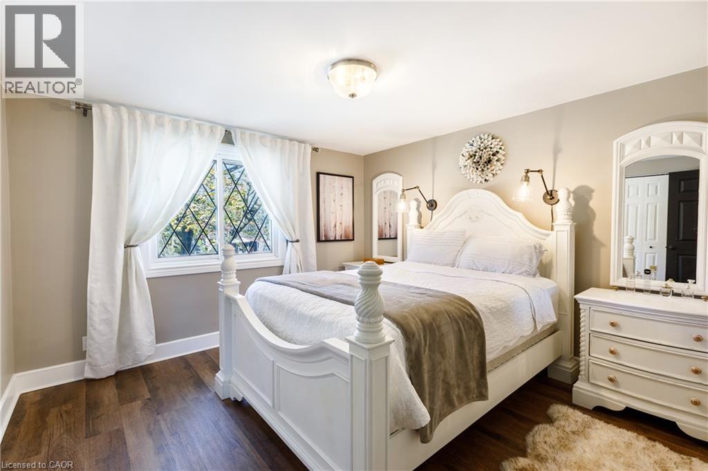 1323 Queen's Boulevard Property Photo 20