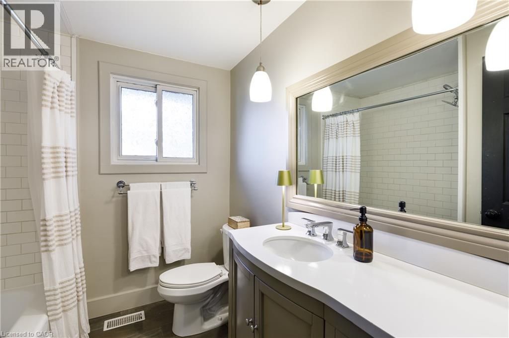 1323 Queen's Boulevard Property Photo 29