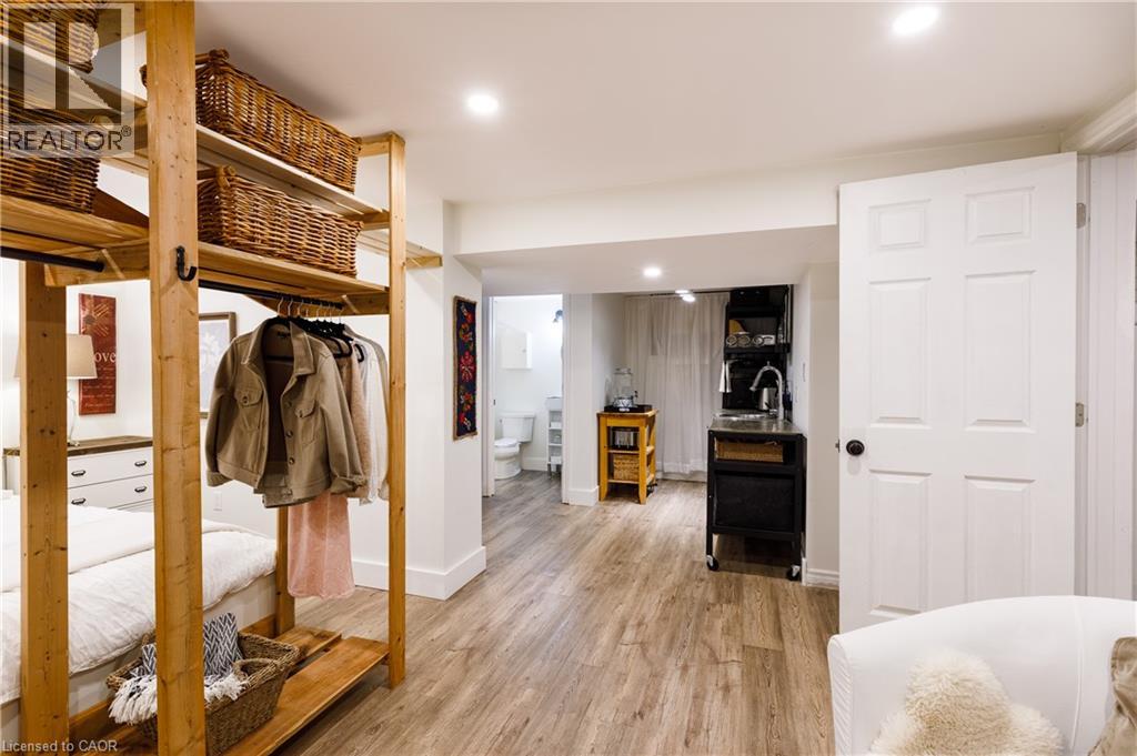 1323 Queen's Boulevard Property Photo 35