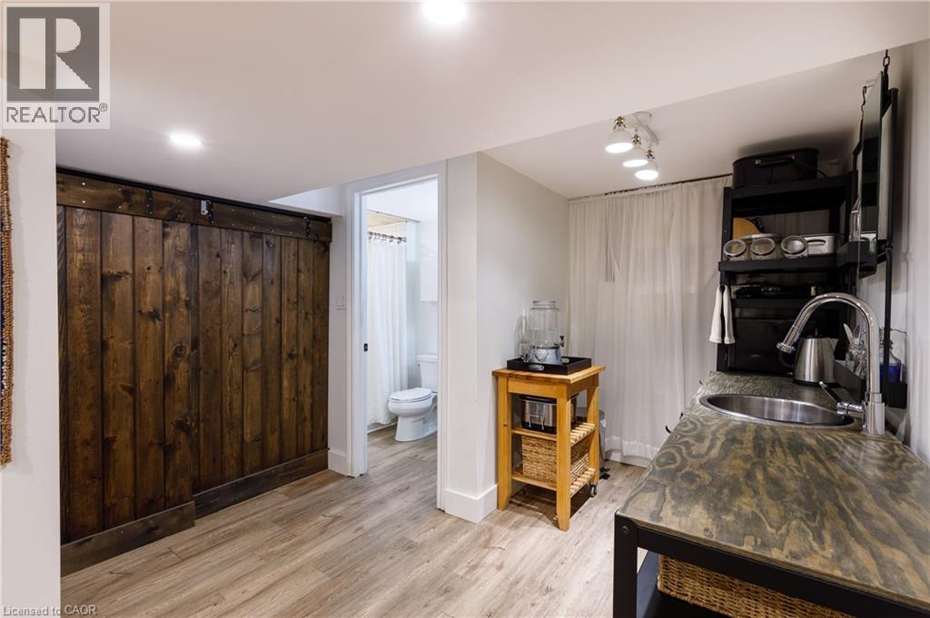 1323 Queen's Boulevard Property Photo 36
