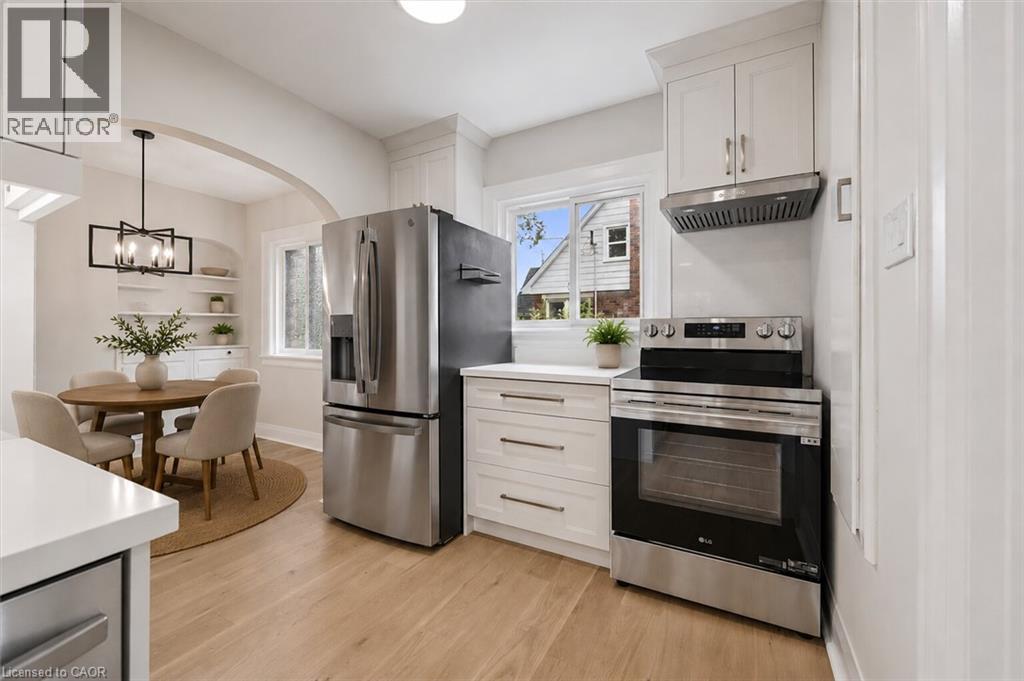 651 Dundas Street S Property Photo 6