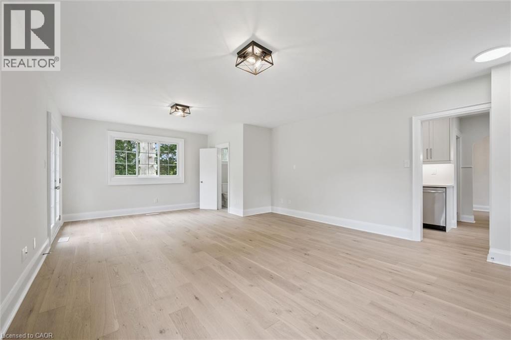 651 Dundas Street S Property Photo 9