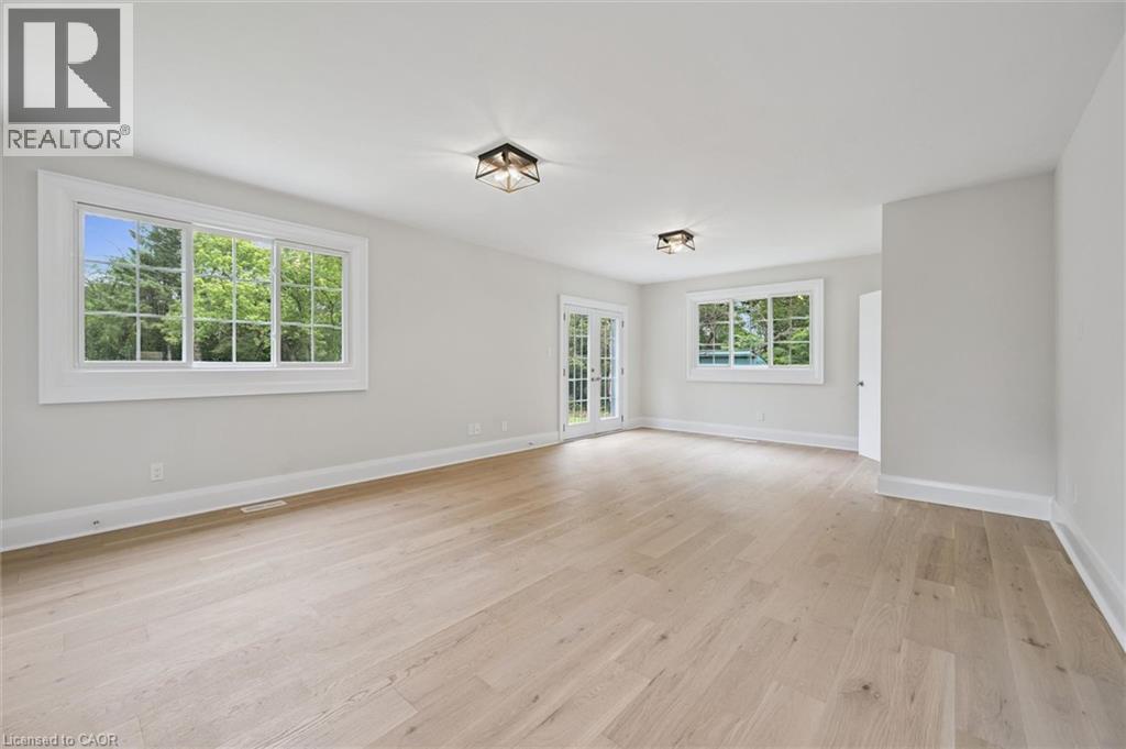 651 Dundas Street S Property Photo 11