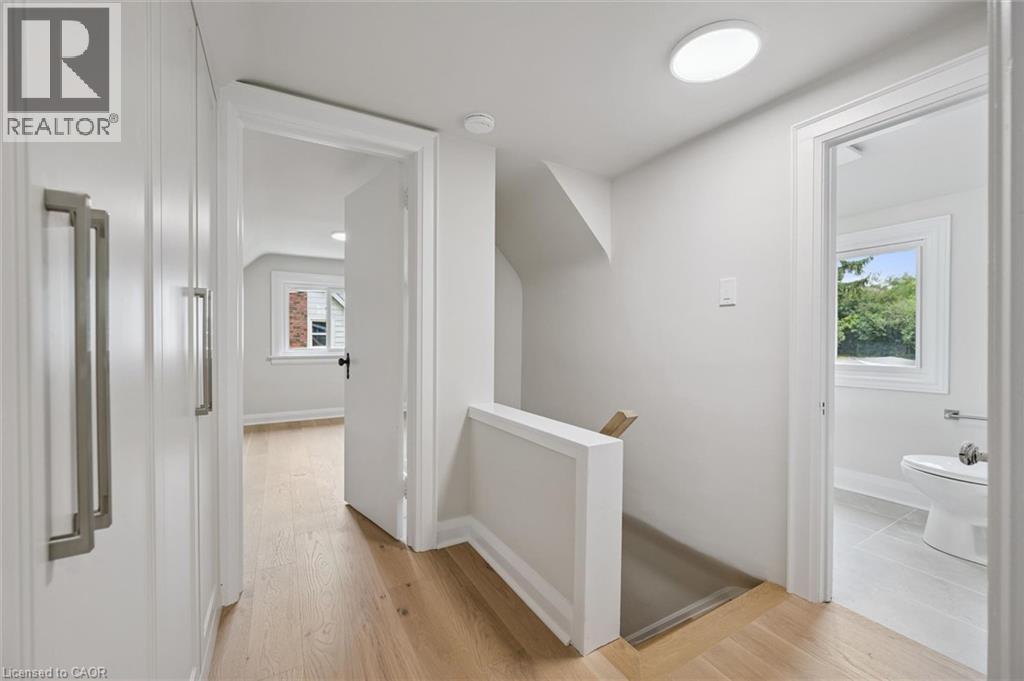 651 Dundas Street S Property Photo 14