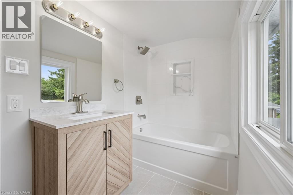 651 Dundas Street S Property Photo 15