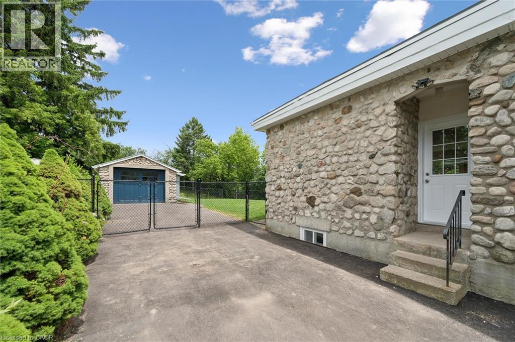 651 Dundas Street S Property Photo 21