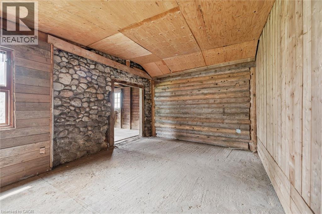 651 Dundas Street S Property Photo 28