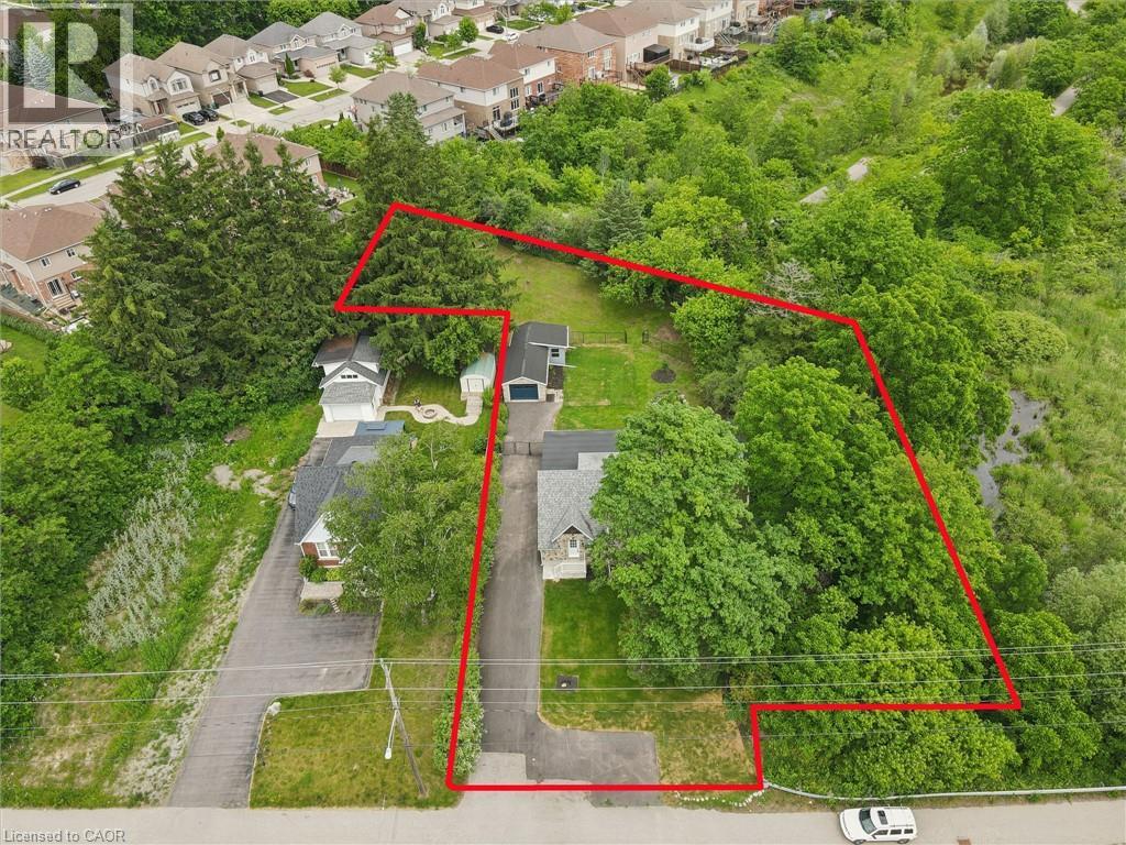651 Dundas Street S Property Photo 29