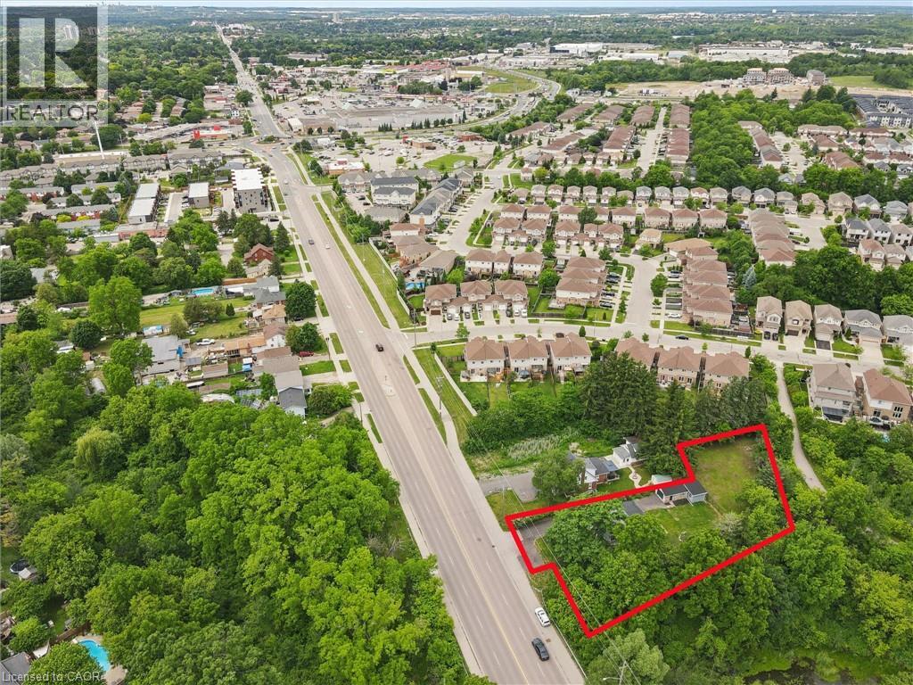 651 Dundas Street S Property Photo 30