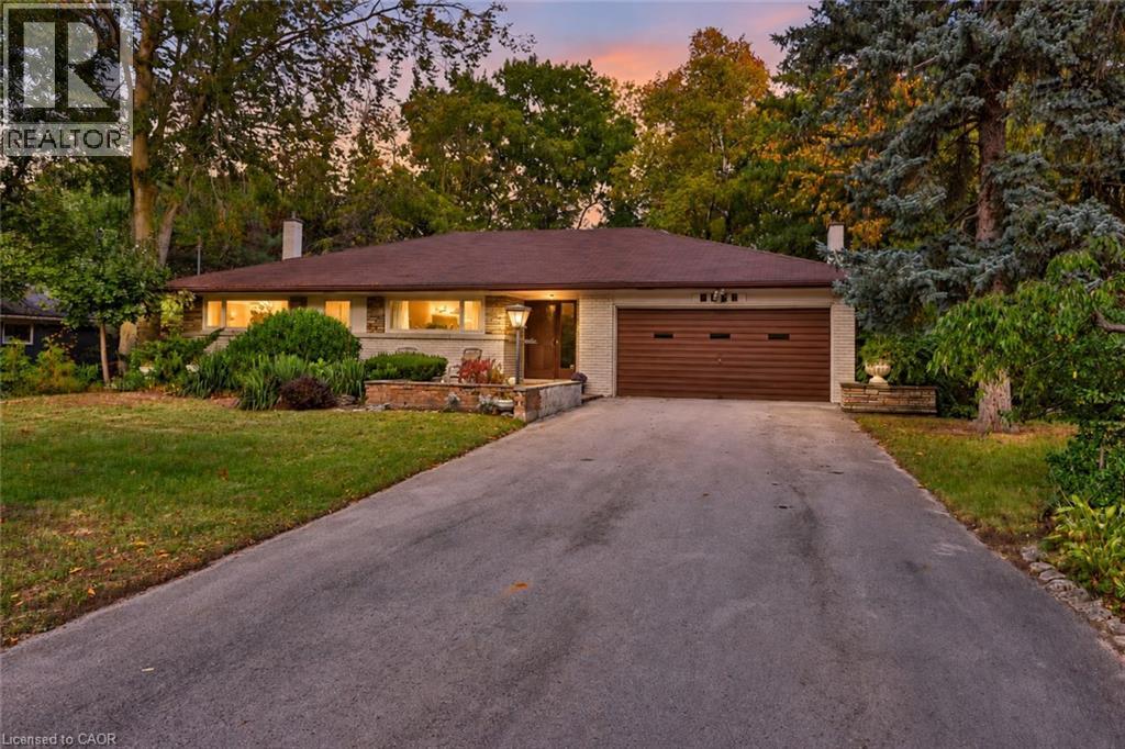 2086 Glenforest Crescent Property Photo 1