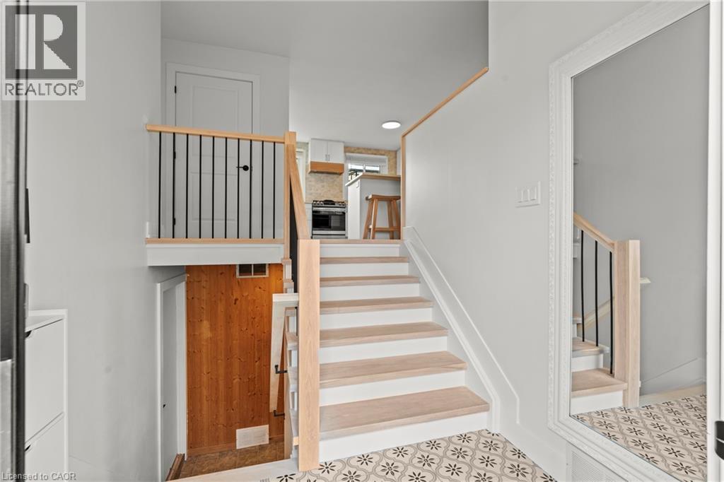 5090 Blackheath Road Property Photo 4