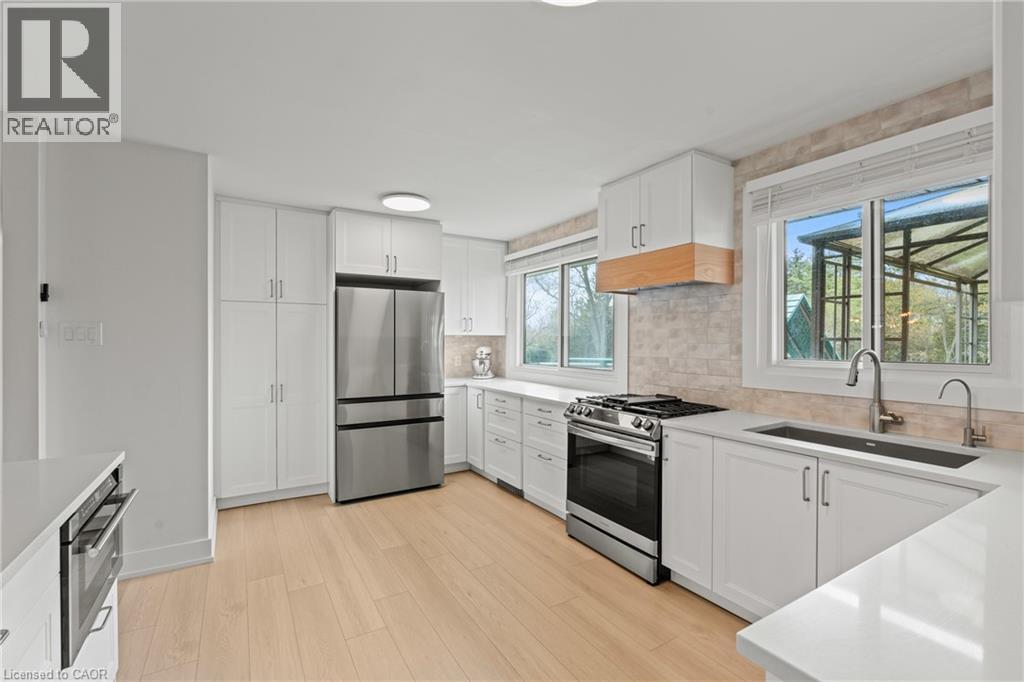 5090 Blackheath Road Property Photo 7
