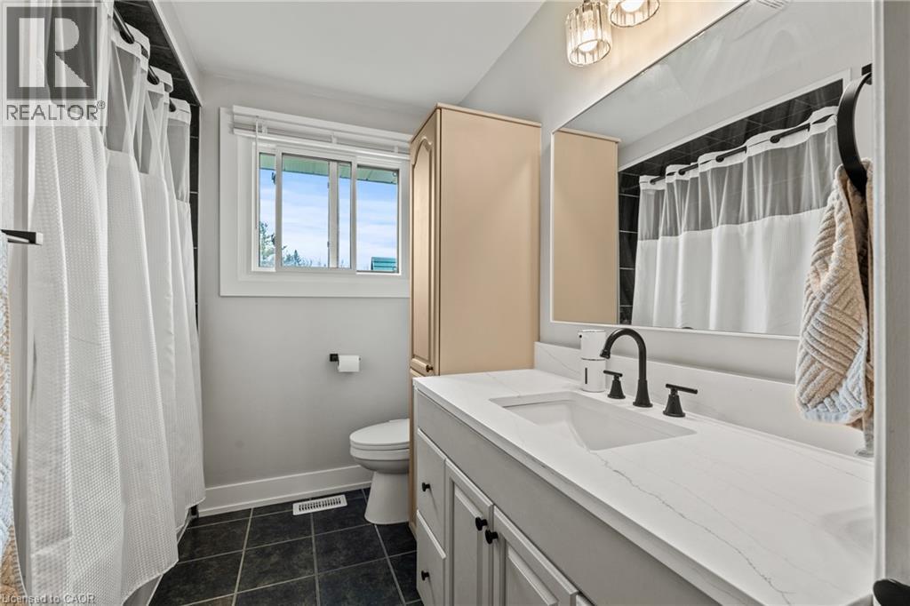 5090 Blackheath Road Property Photo 21