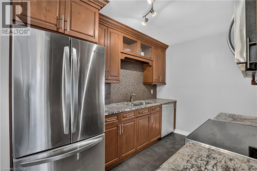 8 Fifth Avenue Property Photo 9