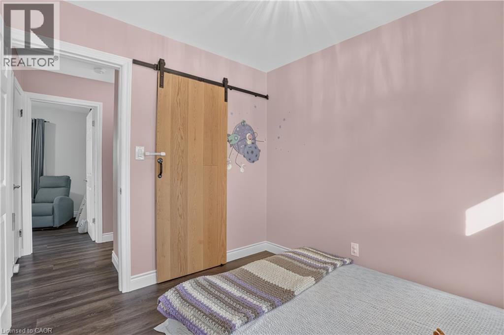 8 Fifth Avenue Property Photo 16