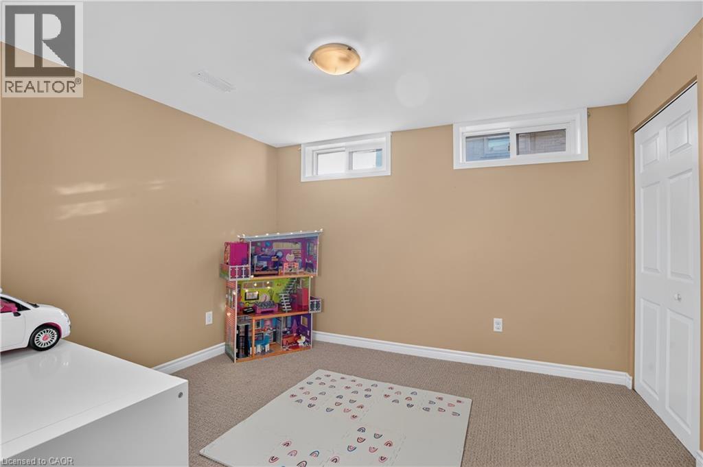 8 Fifth Avenue Property Photo 36