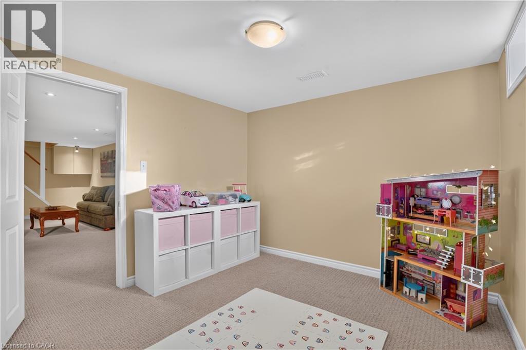 8 Fifth Avenue Property Photo 37