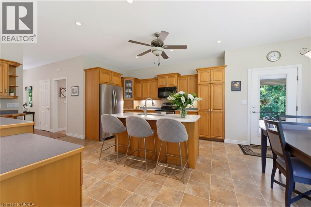 301 Governors Road E Property Photo 7
