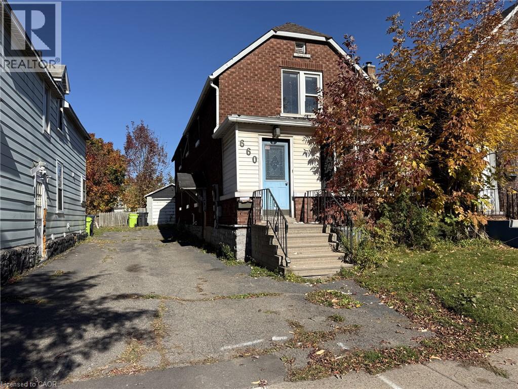 660 QUEEN Street Property Photo 1
