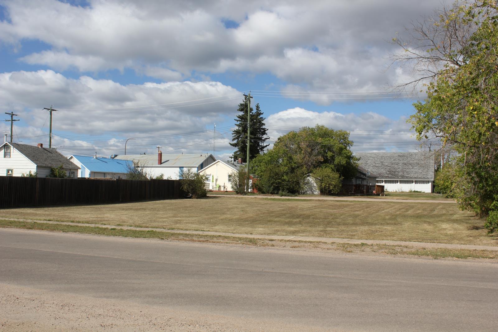 4822 49 Avenue Property Photo 1
