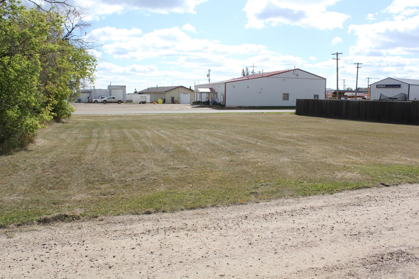 4822 49 Avenue Property Photo 2