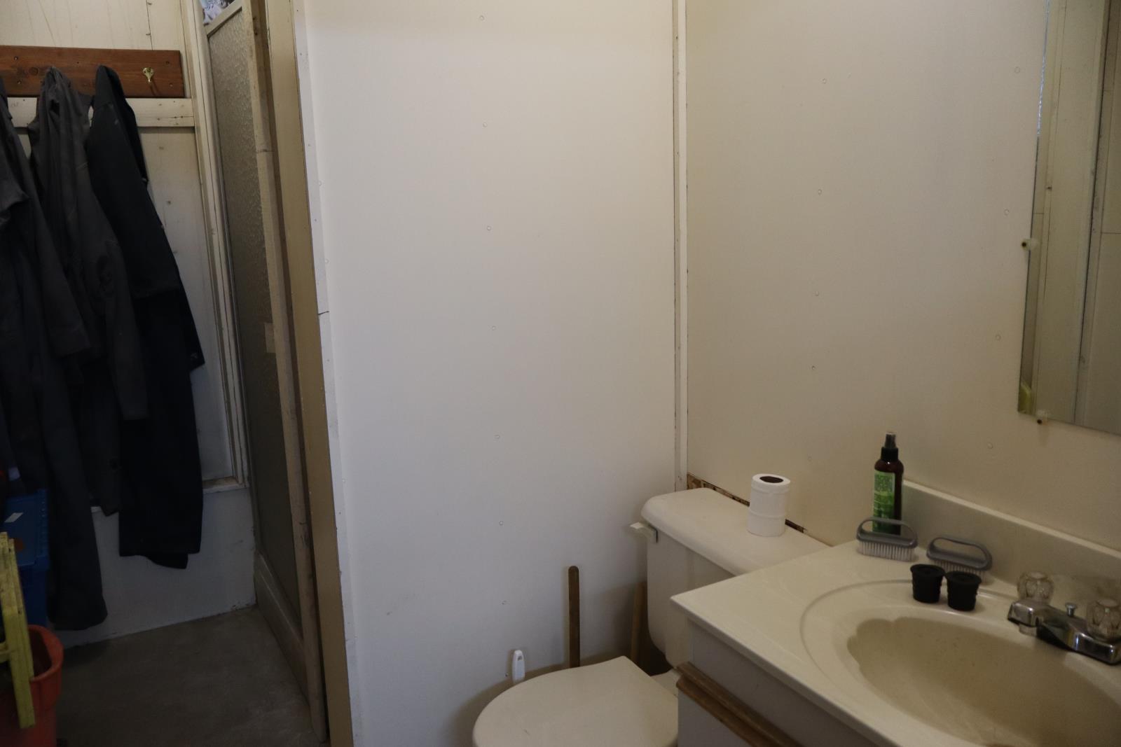 4512 62 Ave Property Photo 5