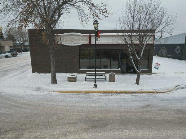 5102-50 Street Property Photo 1