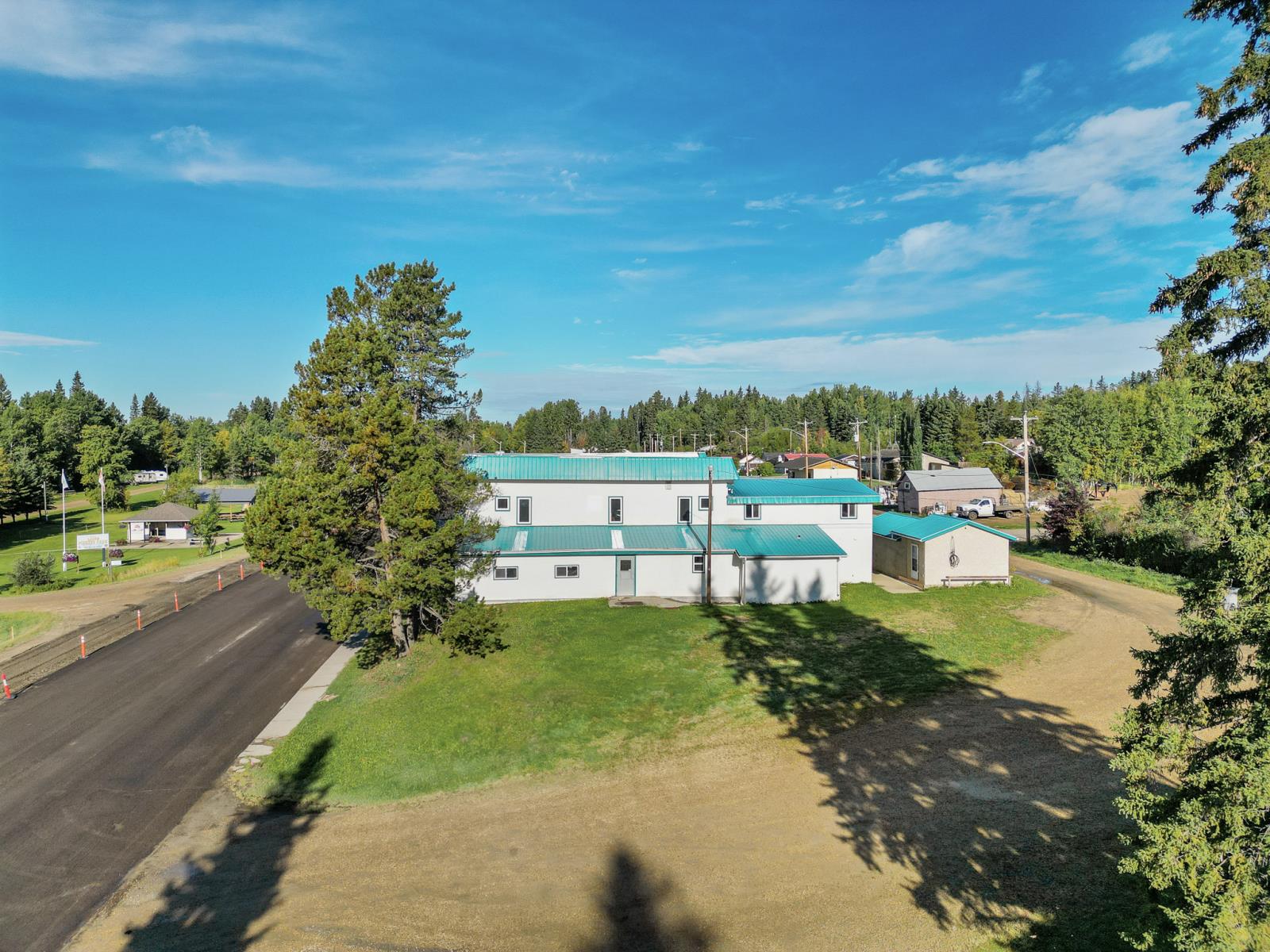 102 2 Avenue Property Photo 3