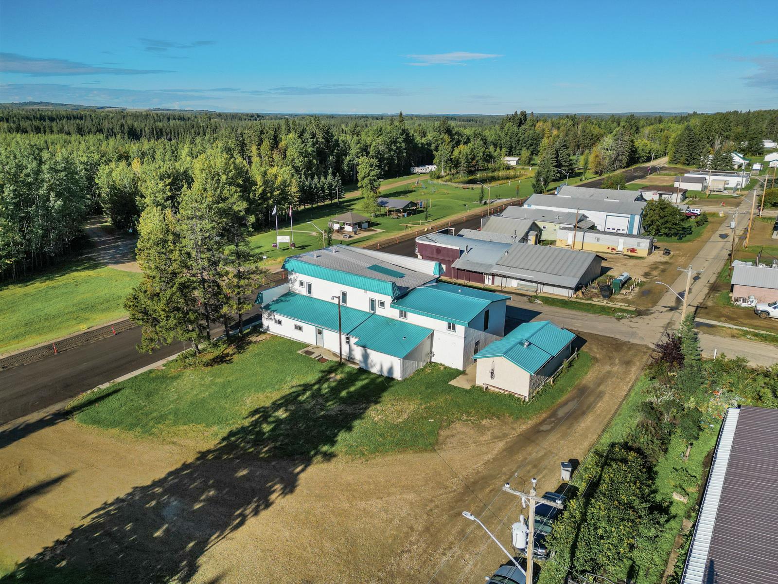102 2 Avenue Property Photo 4