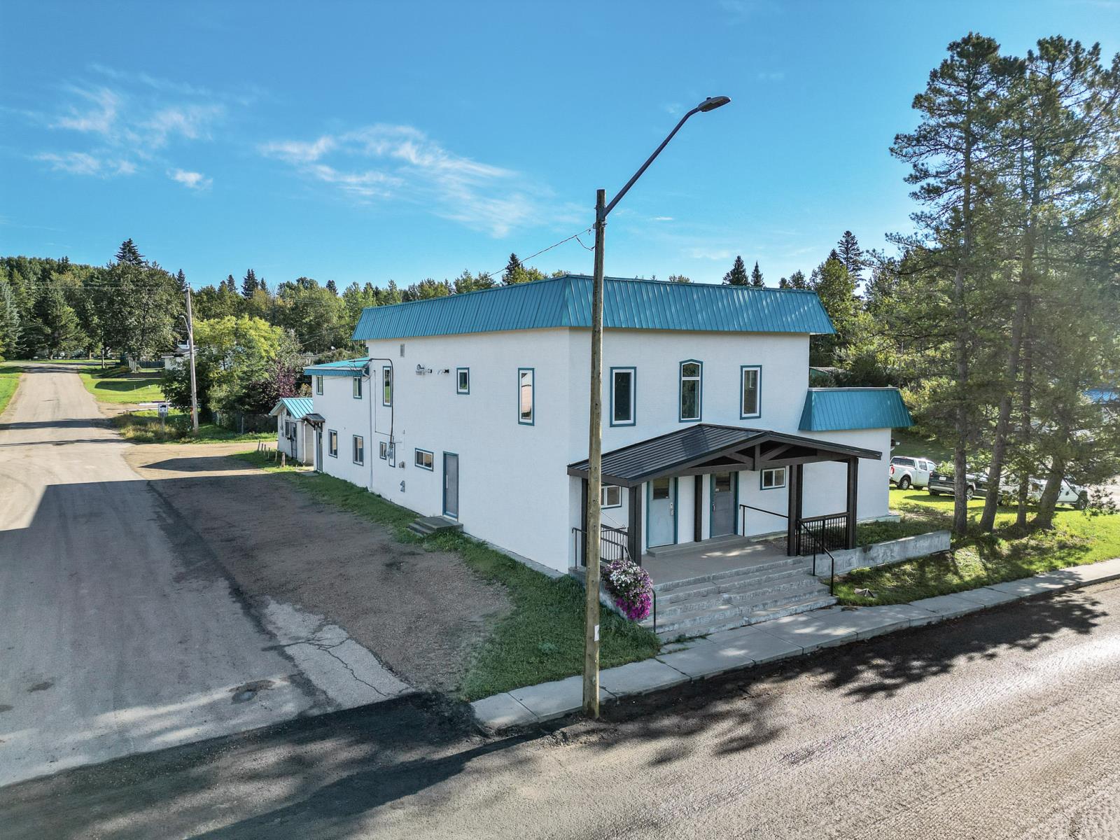 102 2 Avenue Property Photo 9