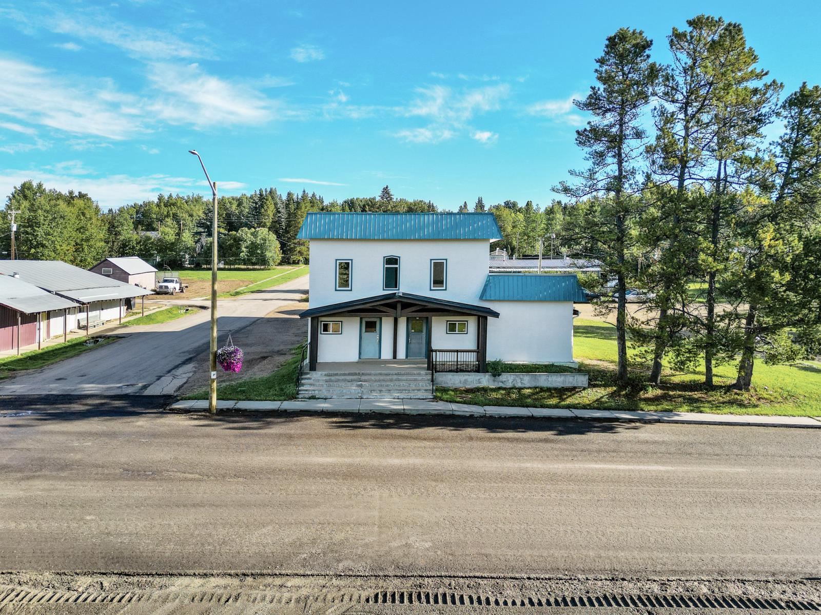 102 2 Avenue Property Photo 10