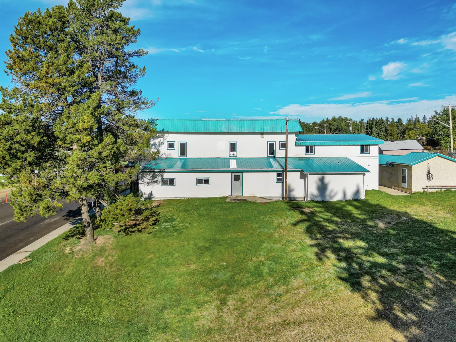102 2 Avenue Property Photo 12