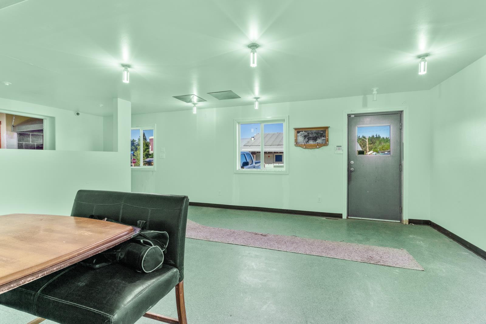 102 2 Avenue Property Photo 22